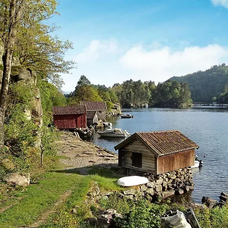 Two-bedroom Holiday In 3
